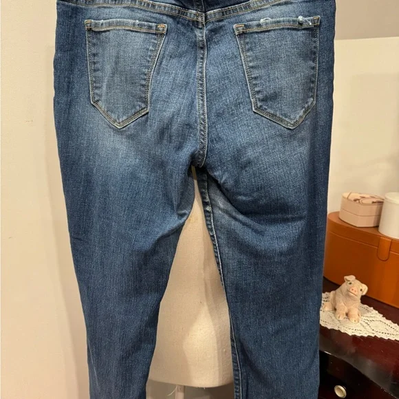 Old Navy Women's Straight Leg Blue Jeans - Picture 7 of 11